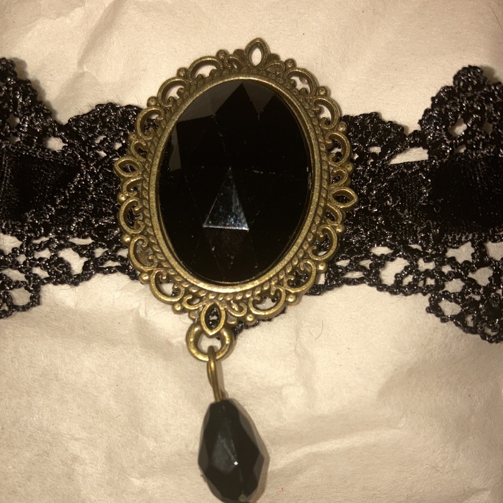 Beautiful Goth Victoruan Lace Choker - Picture 2 of 2